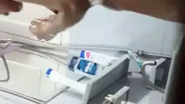 Hairy pussy sister bathing naked caught by brother