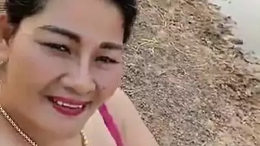 Desi cute hot aunty showing her boobs selfie cam