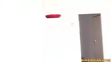 Police wali ne chor ko apne boobs se dhoodh pilaya aur choda