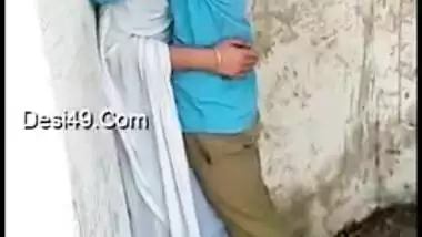 Indian cutie caught kissed by lover outdoor in hot Desi mms video