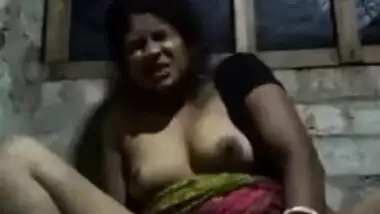 Desi Dehati gal using a bottle to fuck her cock-starved XXX vagina