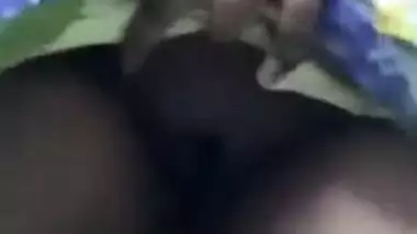 Desi girl doesn't show face but guys can see sexy tits and XXX gap