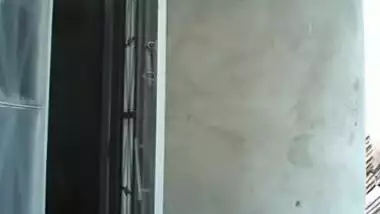 Busty nice Desi XXX MILF in sex show soaping up big chudai titties