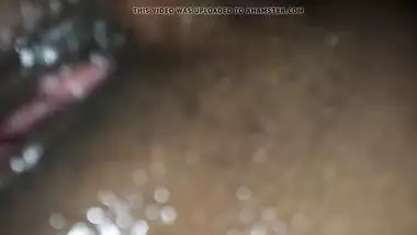 DESI WIFE NE BOYFRIEND SE CHOOT ME TEL LAGA KE HATH V LUND L