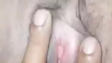 Hot hubby records and XXX fingers juicy twat of his fat Desi wife