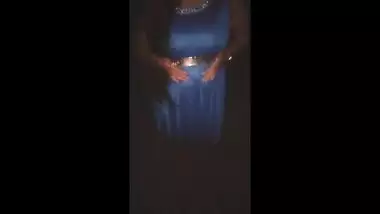 Desi aunty showing her pussy