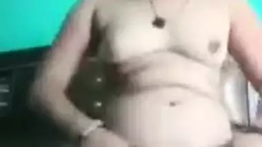 Mature Desi XXX aunty showing her big boobs and chubby pussy on cam