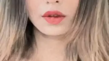 Indian Instagram influencer sowing big boobs MMS