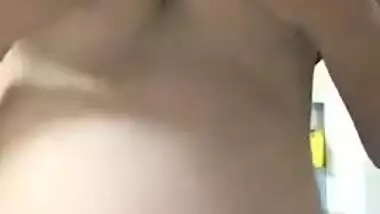 Pregnant Desi sex slut pulls up her T-shirt taking XXX coconuts to light