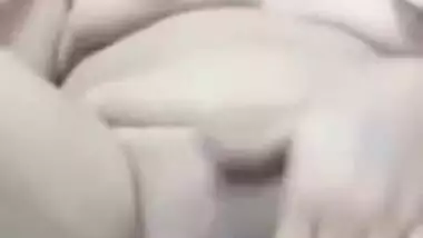 Cigarette gives Desi woman's desired XXX pleasure in MMS footage
