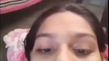 Pretty Desi college girl exposes her tits and shaved cunt on XXX cam