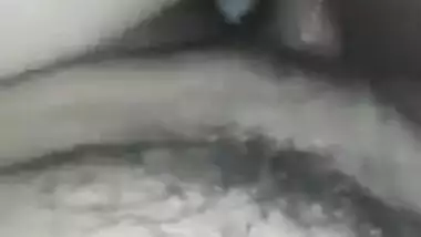 Desi babe fucked and gives sex handjob till chudai man unloads XXX cum