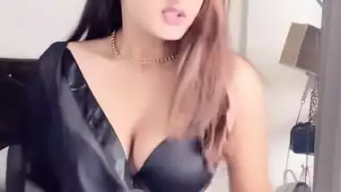 DAMN SEXY DESI IN HOT BRA SAREE DESIRABLE EROTIC VIEW DON’T MISS