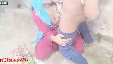 In a clean voice by scolding the sister-in-law who is selling vegetables