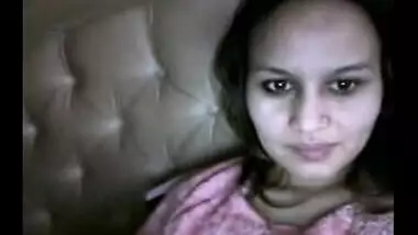 Hot NRI Indian Girl On Webcam Possing her Boobs & Pussy To Lover