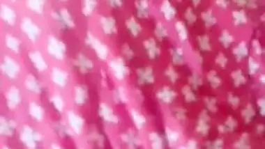 Bangladeshi girl in pink saree shows off her Desi XXX pussy on cam