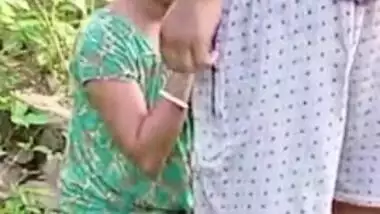 Wife gets sex on the jungle with her lover! Desi Mms video online