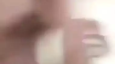 Cute Amateur College Girl Fingering her Yoni