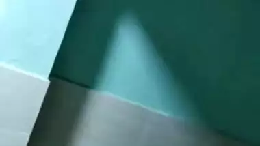 Zippy Desi MILF exposes her XXX tits and puts a yellow sari on