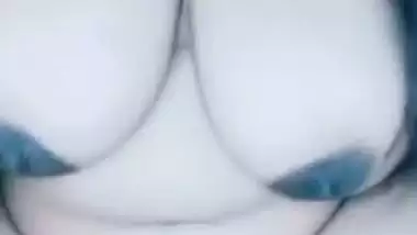 Hot girl opening shirt and sitting nude for fingering