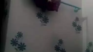 Enchanting Desi girl shows how she takes a shower in the porn video