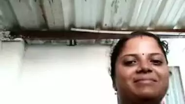 Indian woman ready to get it on and expose her wonderful XXX tits