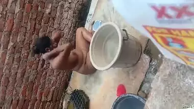 Naughty boy records how naked Desi neighbor washes XXX body outdoors