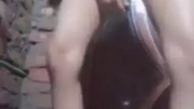 Desi mom in pink bra entertains herself with the help of the vegetable