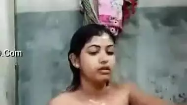 Sexy Desi Bhabhi Record Her Bathing Video For Lover