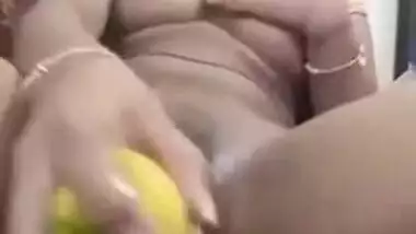 Horny Desi XXX woman masturbating her pussy with corn