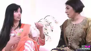 ???? BEAUTIFUL MOMMA - Aaliyah Schools Step Mommy Sahara on Sex Toys