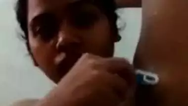 SEXY SOUTH INDIAN BITCH SHAVING HER ARM-PITS AND PUSSY FOR B