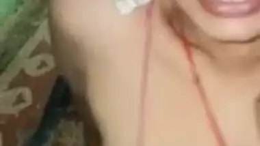 Sexy Desi XXX girl captured nude before sex with her boyfriend MMS