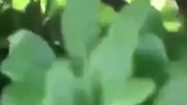 Outdoor Desi mms clip of teen in sari caught having sex with lover