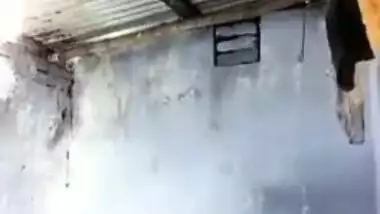 Today Exclusive- Cute Desi Girl Record Her Bathing Video For Bf