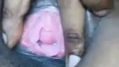 Indian girl exposes her slit in front of the mirror in close-up porn