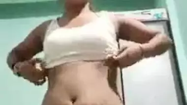 Hawt recent Desi beauty exposing her in nature's garb body on web camera