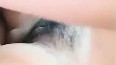 Desi charmer practices oral XXX sex with hairy pussy lover in MMS clip