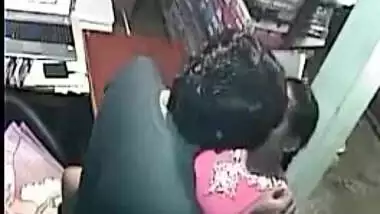 XXX sex is the best way to satisfy the Desi MILF in this MMS video