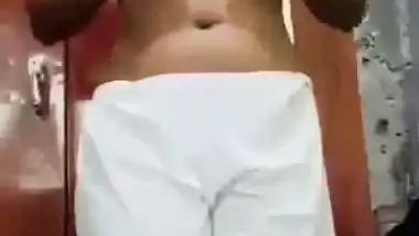 Desi nude Bangla girl strips and shoots her nude MMS