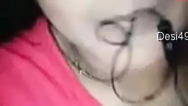 Exclusive- Cute Look Desi Girl Showing Her Boobs And Pussy On Video Call