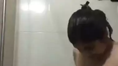 Sl girl brthroom fun