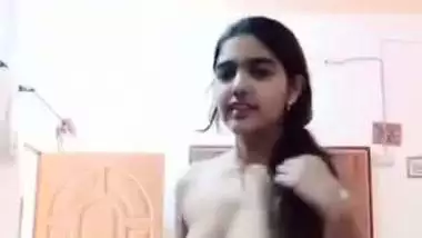 18 yr old Bihari girl gets naked in an Indian girl nude MMS