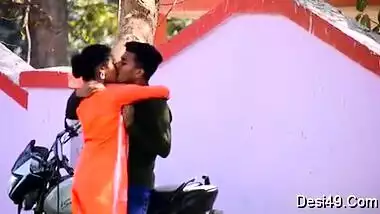 Guy thinks he is better than any porn actor so he will fuck Desi woman