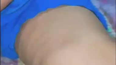 Tight ass desi housewife fingering and fucking