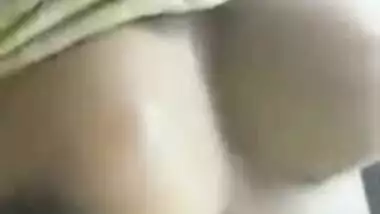 Whorish Indian wench is happy with nice boobs that wants to show them