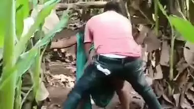 Desi outdoor sex of a Kolhapuri couple on a Banana farm
