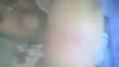 Desi MILF shows on cam her XXX assets while waiting for sex rendezvous