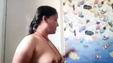 Big ass South Indian aunty stripping saree viral nude