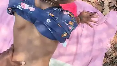 Tamil slim college girl small boobs showing selfie